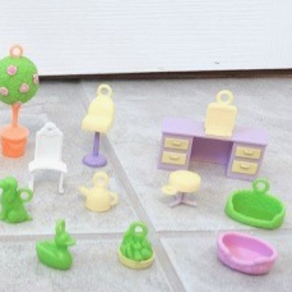 Vintage LIKE NEW Doll Accessories Furnitures - Picture 9 of 9